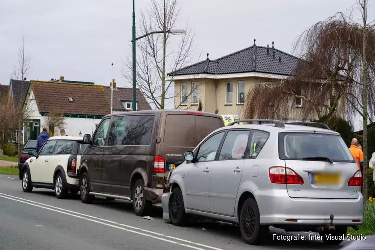 Veel blikschade bij kopstaart-botsing in Limmen