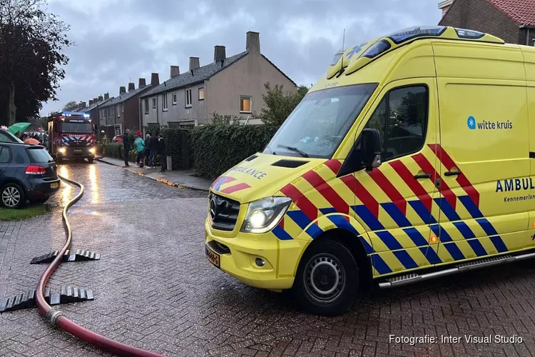 Persoon met spoed naar het ziekenhuis na brand in garage Akersloot