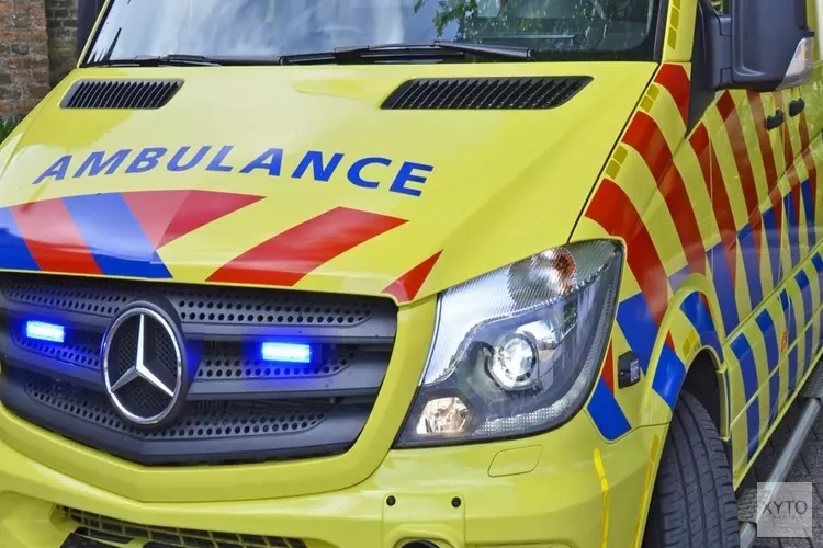 Man gewond naar ziekenhuis na beknelling in Akersloot