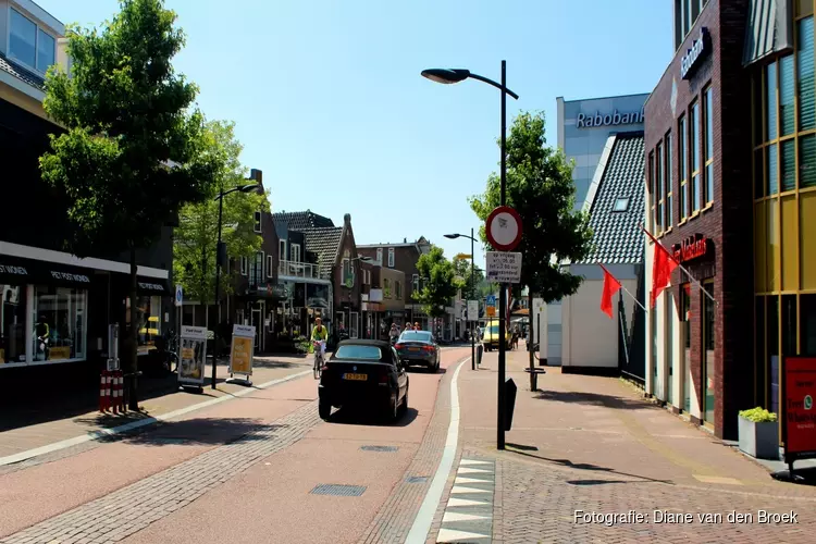 Dorpsstraat afgesloten voor autoverkeer tijdens uitgaansavonden