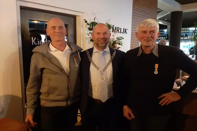 Twee Koninklijke Onderscheidingen bij Zeil- en Watersport Vereniging Uitgeest