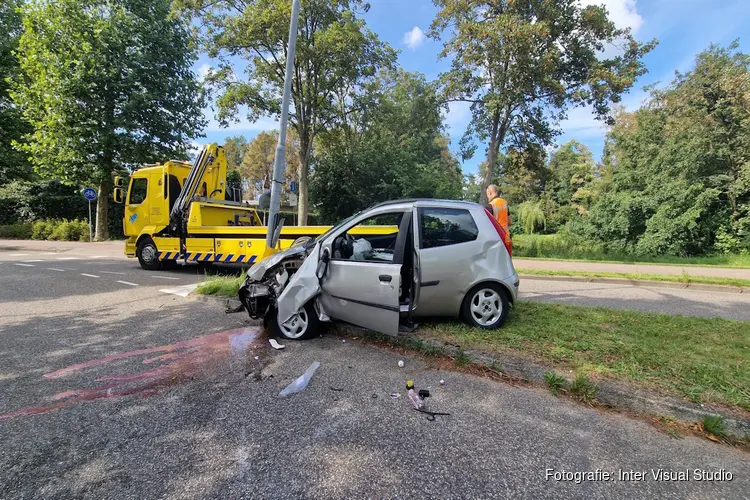 Automobilist ondersteboven bij ongeluk in Castricum