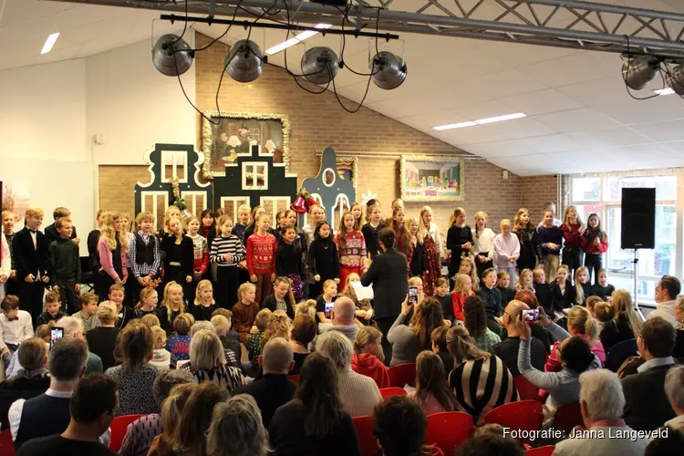 Leerlingen kindcentrum Helmgras presenteren feestelijk kerstconcert