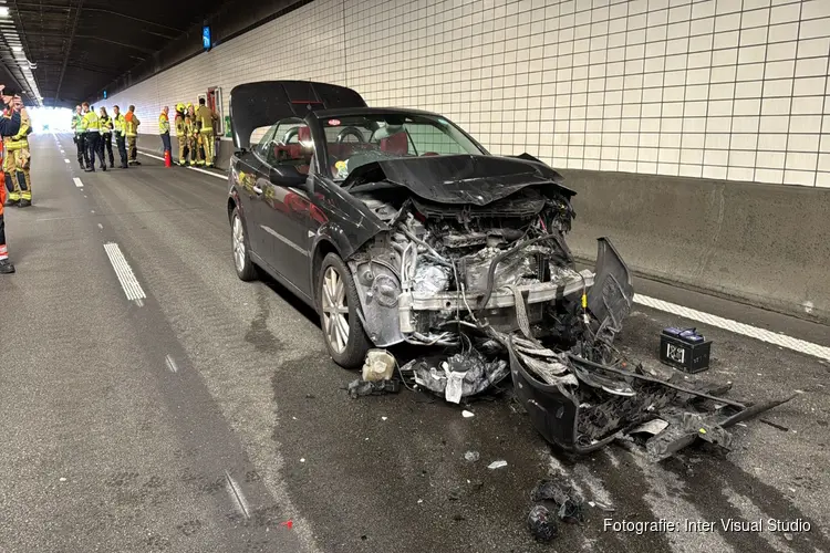 Ongeluk in Wijkertunnel: tunnel in beide richtingen dicht