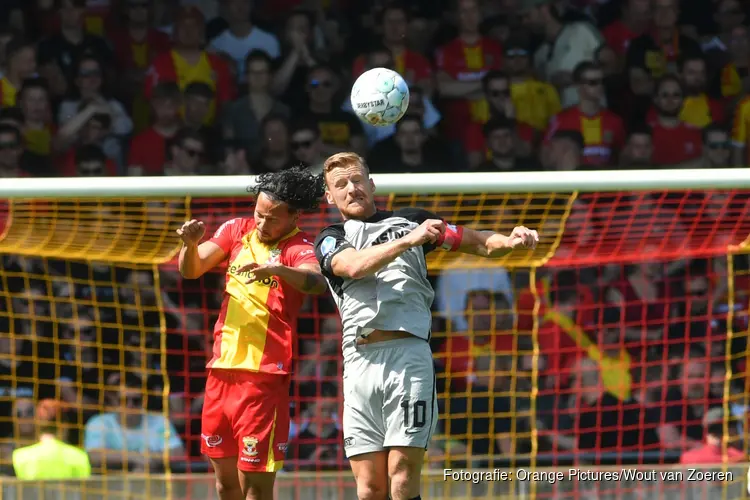 AZ overtuigend naar winst op Go Ahead Eagles