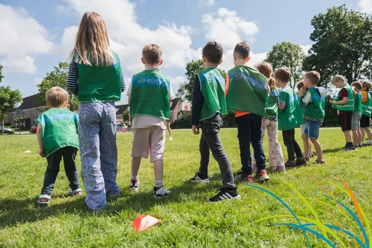 Kindcentrum Helmgras in beweging onder schooltijd en bij de opvang