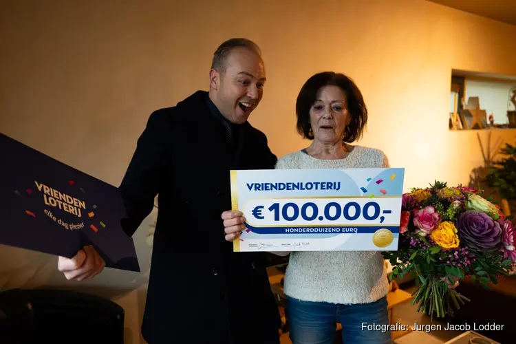 Carla uit Castricum wint 100.000 bij de VriendenLoterij