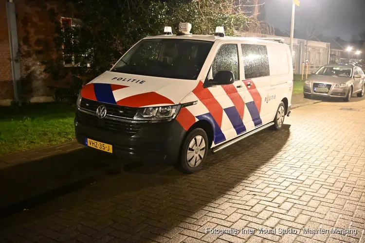 Pakketbezorger rijdt door na aanrijding in Castricum