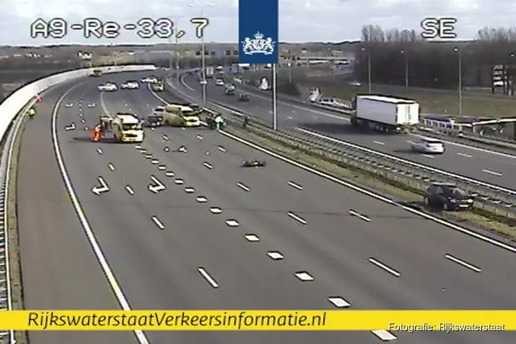 A9 urenlang gesloten door ongeluk met motorrijder