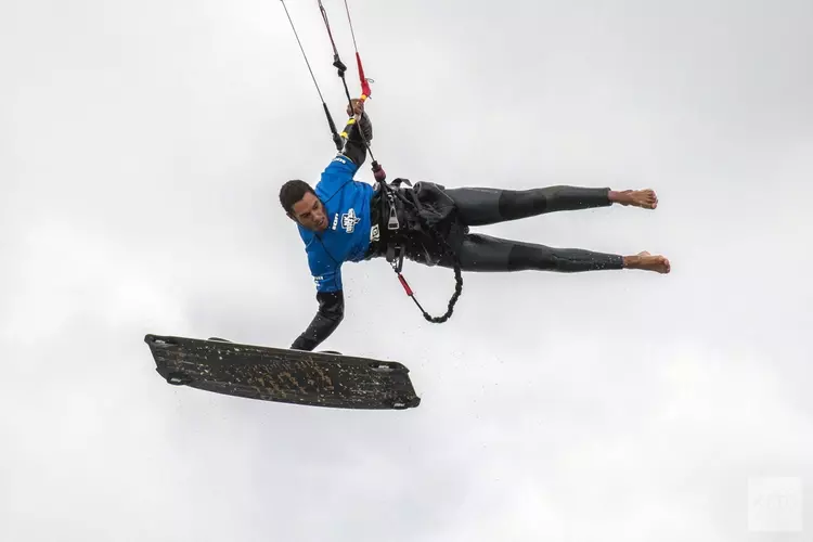 NK Big Air kitesurfen bij Castricum