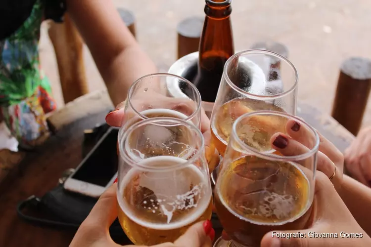 Minderjarigen krijgen te makkelijk alcohol bij cafetaria, horeca en supermarkten